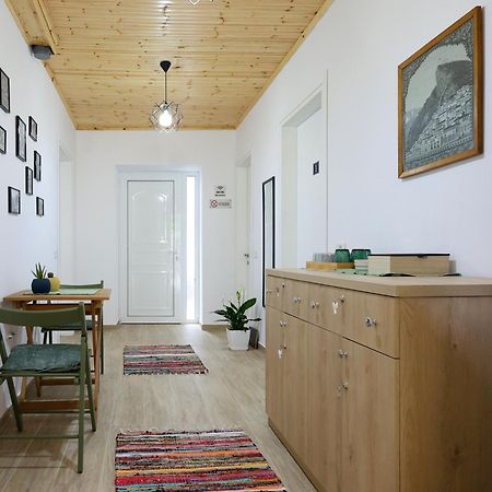 Hotel Vila Vreko B&B Berat Bagian luar foto