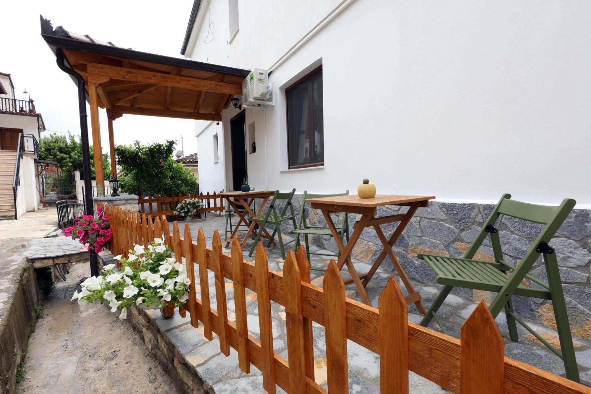 Hotel Vila Vreko B&B Berat Bagian luar foto